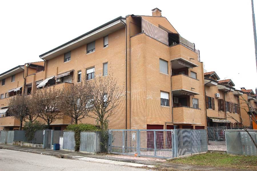 appartamento in vendita a Leggiuno in zona Reno