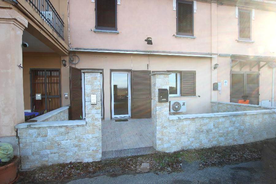 appartamento in vendita a Leggiuno in zona Reno