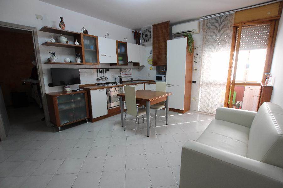 appartamento in vendita a Leggiuno in zona Reno