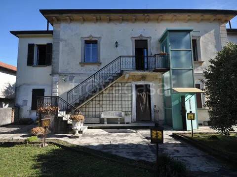 casa indipendente in vendita a Leggiuno