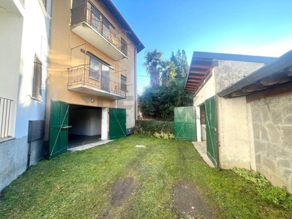 casa semindipendente in vendita a Leggiuno in zona Arolo