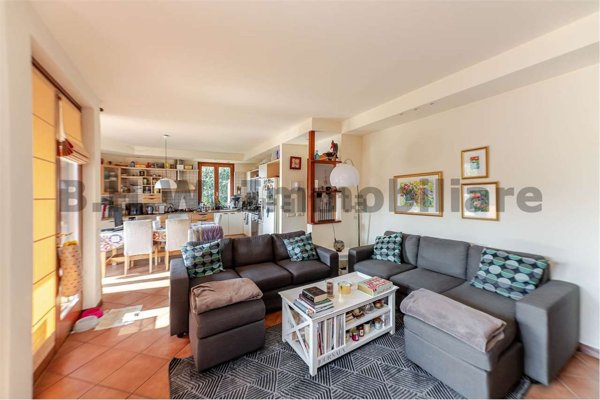 casa indipendente in vendita a Leggiuno in zona Campagna