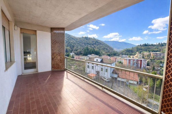 appartamento in vendita a Leggiuno in zona Reno