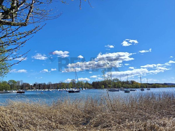 appartamento in vendita a Leggiuno in zona Arolo
