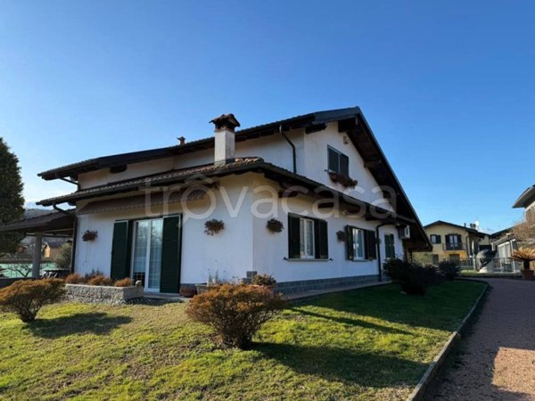 casa indipendente in vendita a Leggiuno