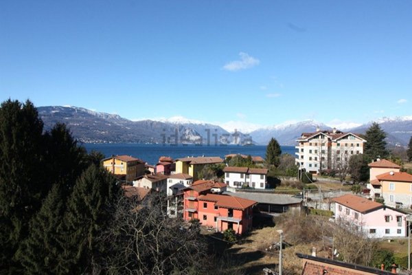 appartamento in vendita a Leggiuno in zona Reno