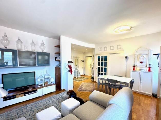 appartamento in vendita a Leggiuno in zona Reno