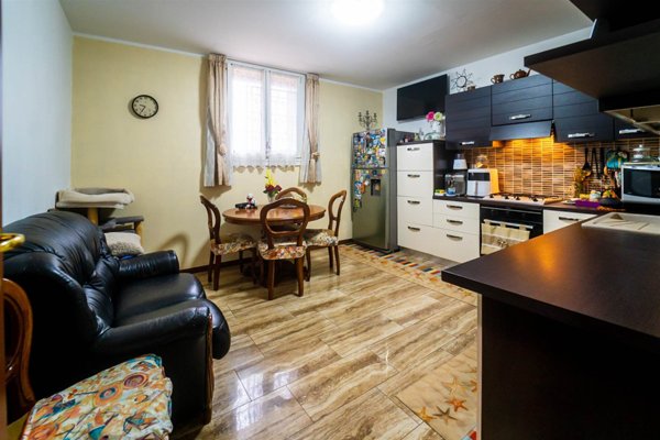 appartamento in vendita a Leggiuno in zona Reno