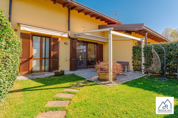 casa indipendente in vendita a Leggiuno