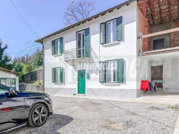 casa indipendente in vendita a Leggiuno