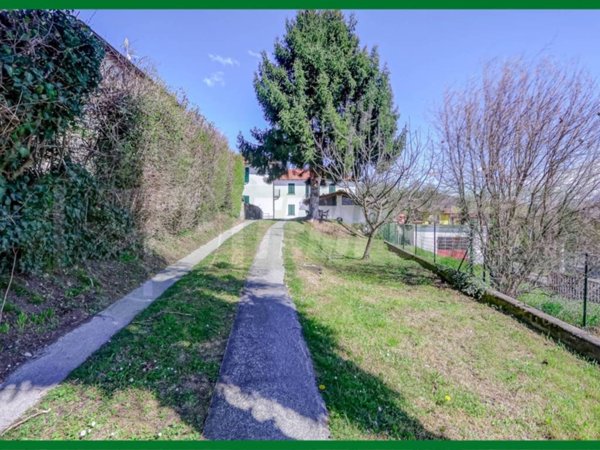 casa indipendente in vendita a Leggiuno