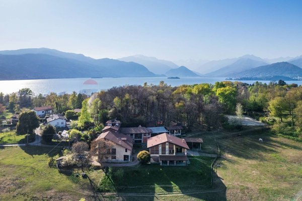 casa indipendente in vendita a Leggiuno in zona Reno
