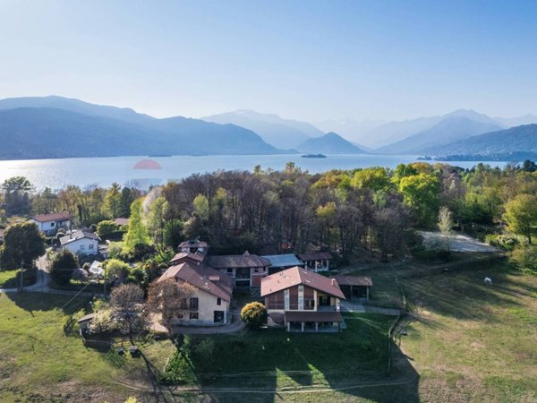 casa indipendente in vendita a Leggiuno in zona Roncaccio