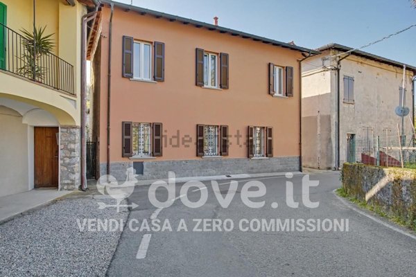 casa indipendente in vendita a Leggiuno