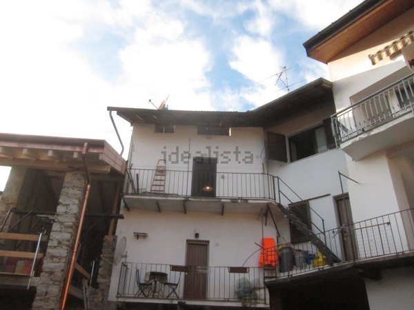 appartamento in vendita a Leggiuno in zona Cellina