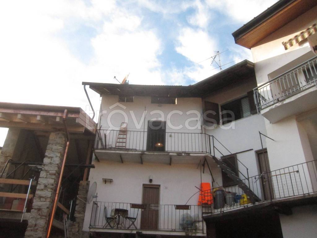 appartamento in vendita a Leggiuno in zona Cellina