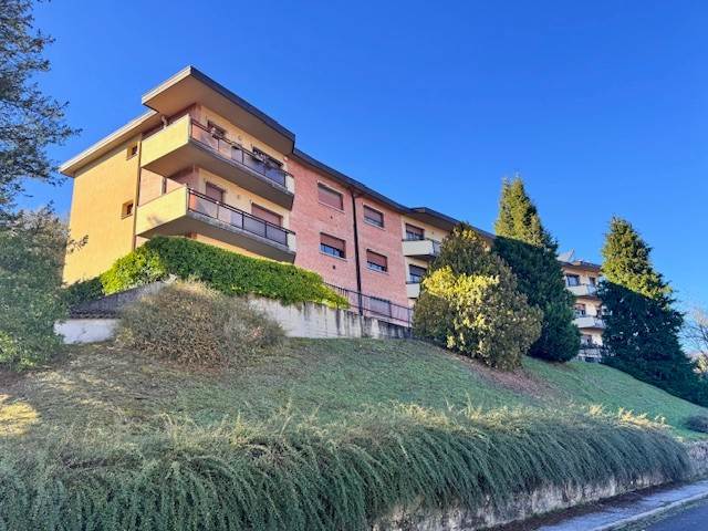 appartamento in vendita a Leggiuno in zona Reno