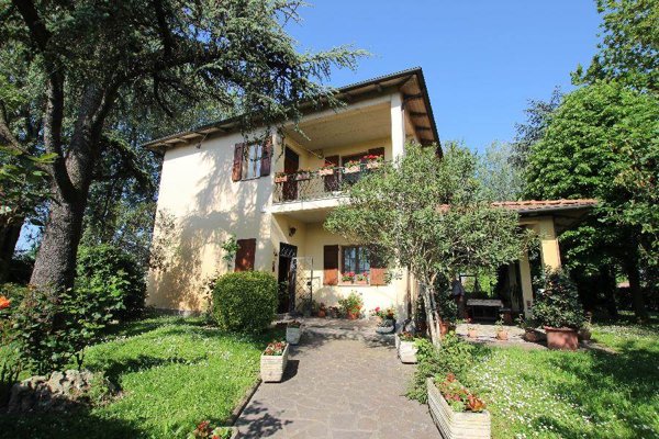 casa indipendente in vendita a Leggiuno in zona Reno