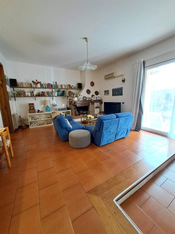appartamento in vendita a Leggiuno in zona Reno