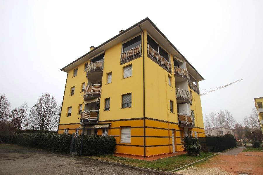 appartamento in vendita a Leggiuno in zona Reno