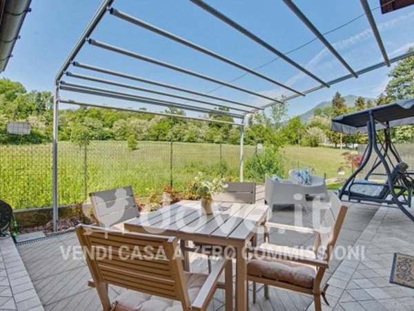 casa indipendente in vendita a Leggiuno