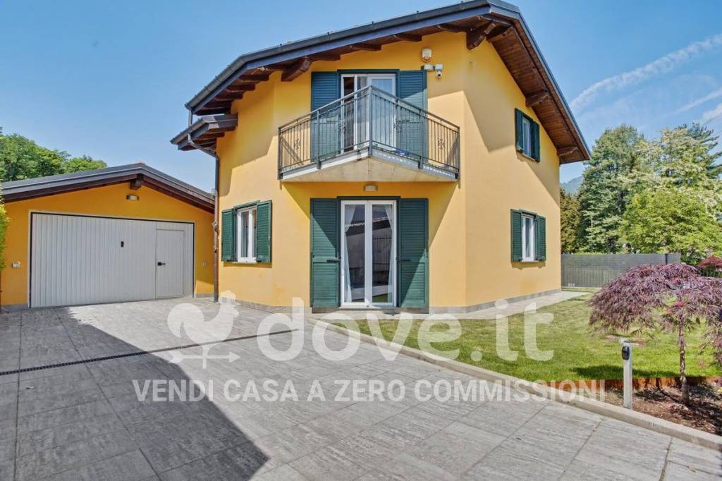 casa indipendente in vendita a Leggiuno