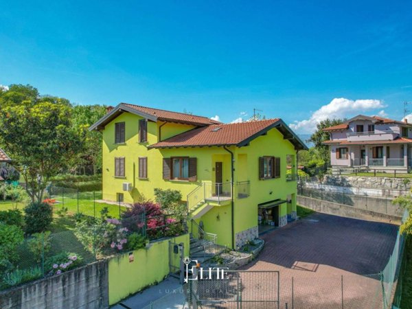 casa indipendente in vendita a Leggiuno