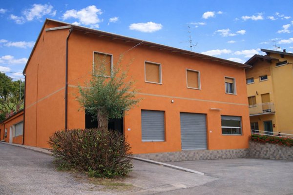casa indipendente in vendita a Leggiuno in zona Reno