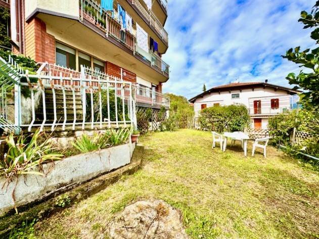appartamento in vendita a Leggiuno in zona Reno