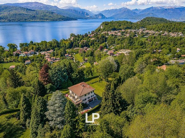 casa indipendente in vendita a Leggiuno