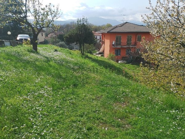 terreno edificabile in vendita a Leggiuno