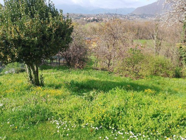 terreno edificabile in vendita a Leggiuno