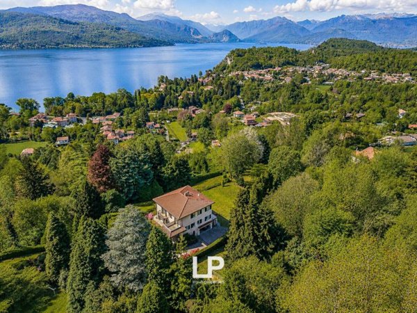 casa indipendente in vendita a Leggiuno