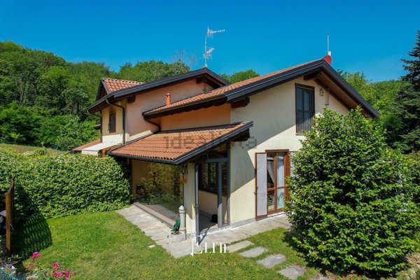 casa indipendente in vendita a Leggiuno
