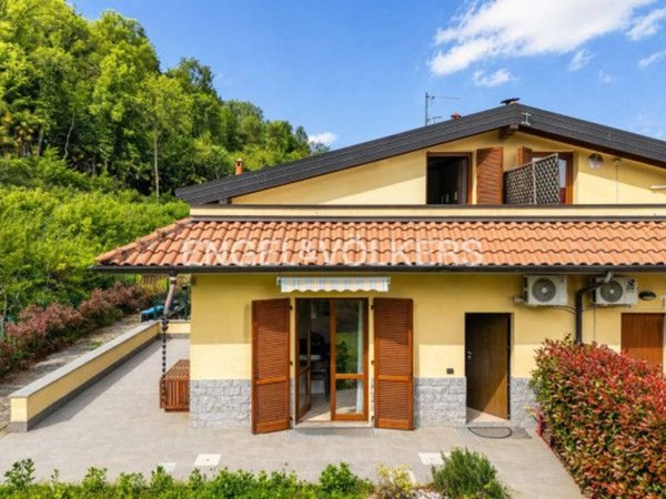 casa indipendente in vendita a Leggiuno in zona Arolo