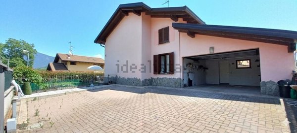 casa indipendente in vendita a Leggiuno