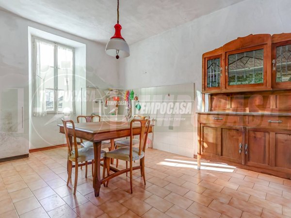casa indipendente in vendita a Leggiuno in zona Arolo
