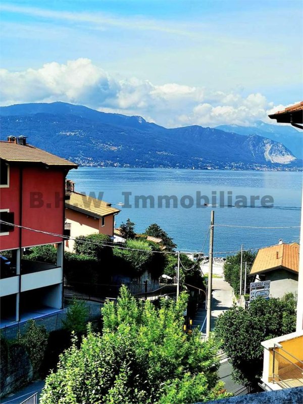 appartamento in vendita a Leggiuno in zona Reno