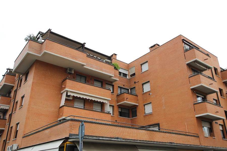 ufficio in vendita a Leggiuno in zona Reno