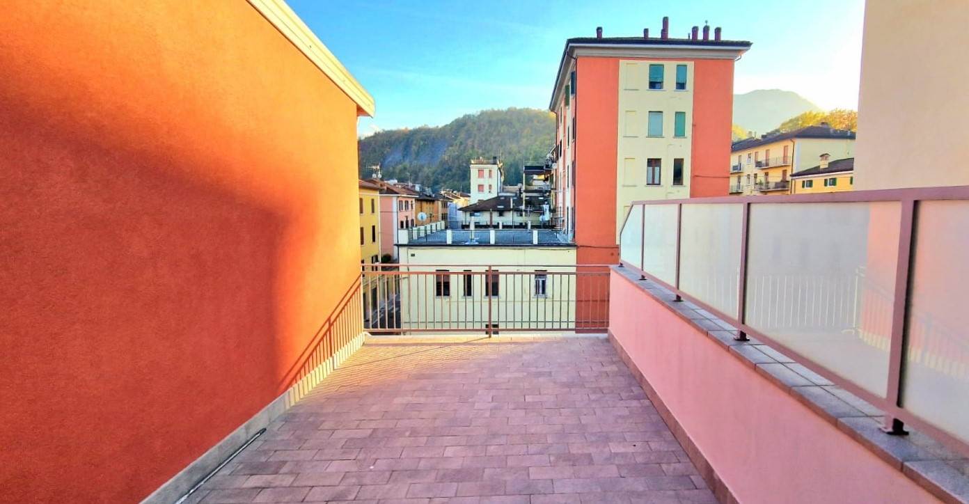 appartamento in vendita a Leggiuno in zona Reno