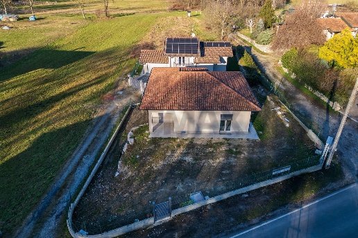 casa indipendente in vendita a Leggiuno in zona Marzaro