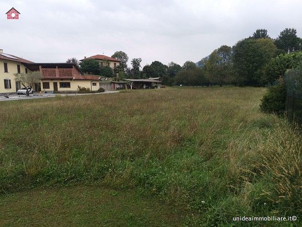 terreno edificabile in vendita a Leggiuno