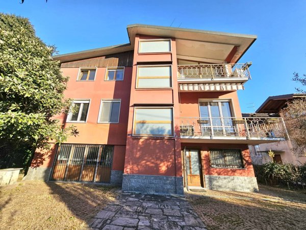 casa indipendente in vendita a Leggiuno in zona Arolo