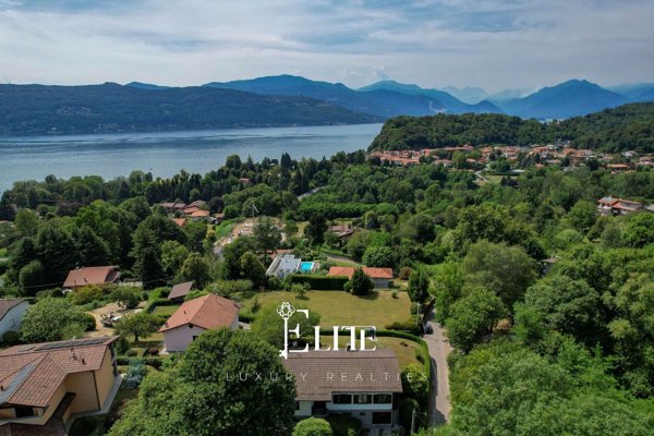 casa indipendente in vendita a Leggiuno in zona Bosco