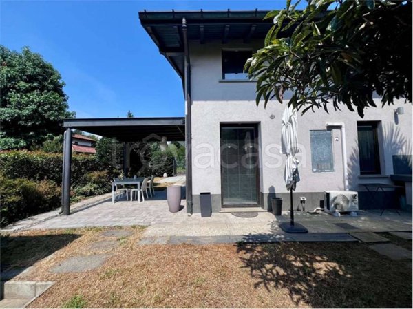 casa indipendente in vendita a Leggiuno in zona Reno