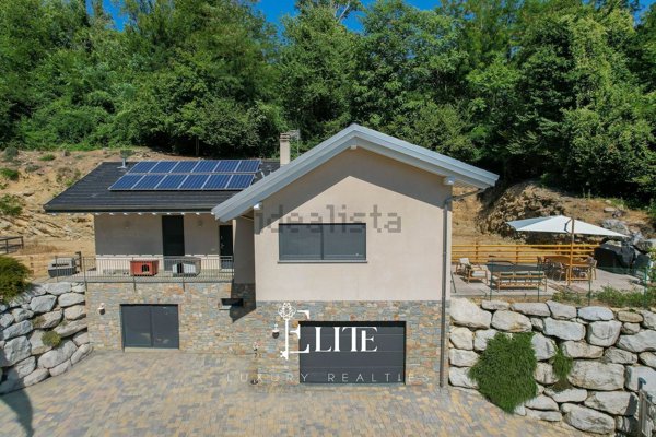 casa indipendente in vendita a Leggiuno