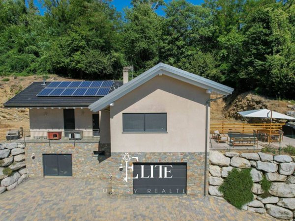 casa indipendente in vendita a Leggiuno