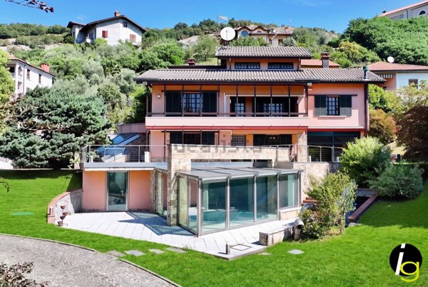 casa indipendente in vendita a Leggiuno