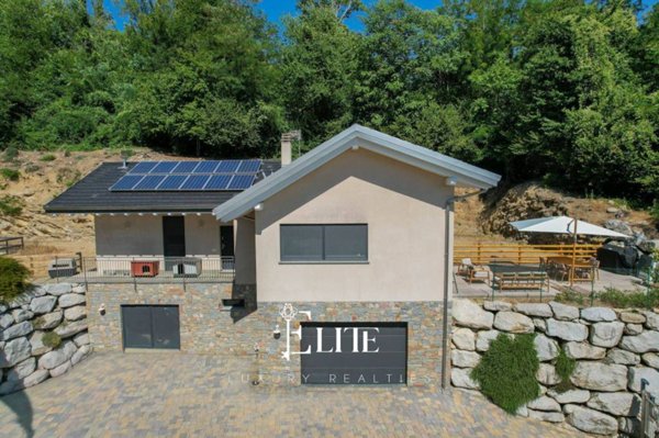 casa indipendente in vendita a Leggiuno