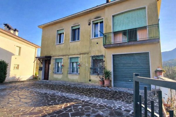 casa indipendente in vendita a Leggiuno in zona Reno